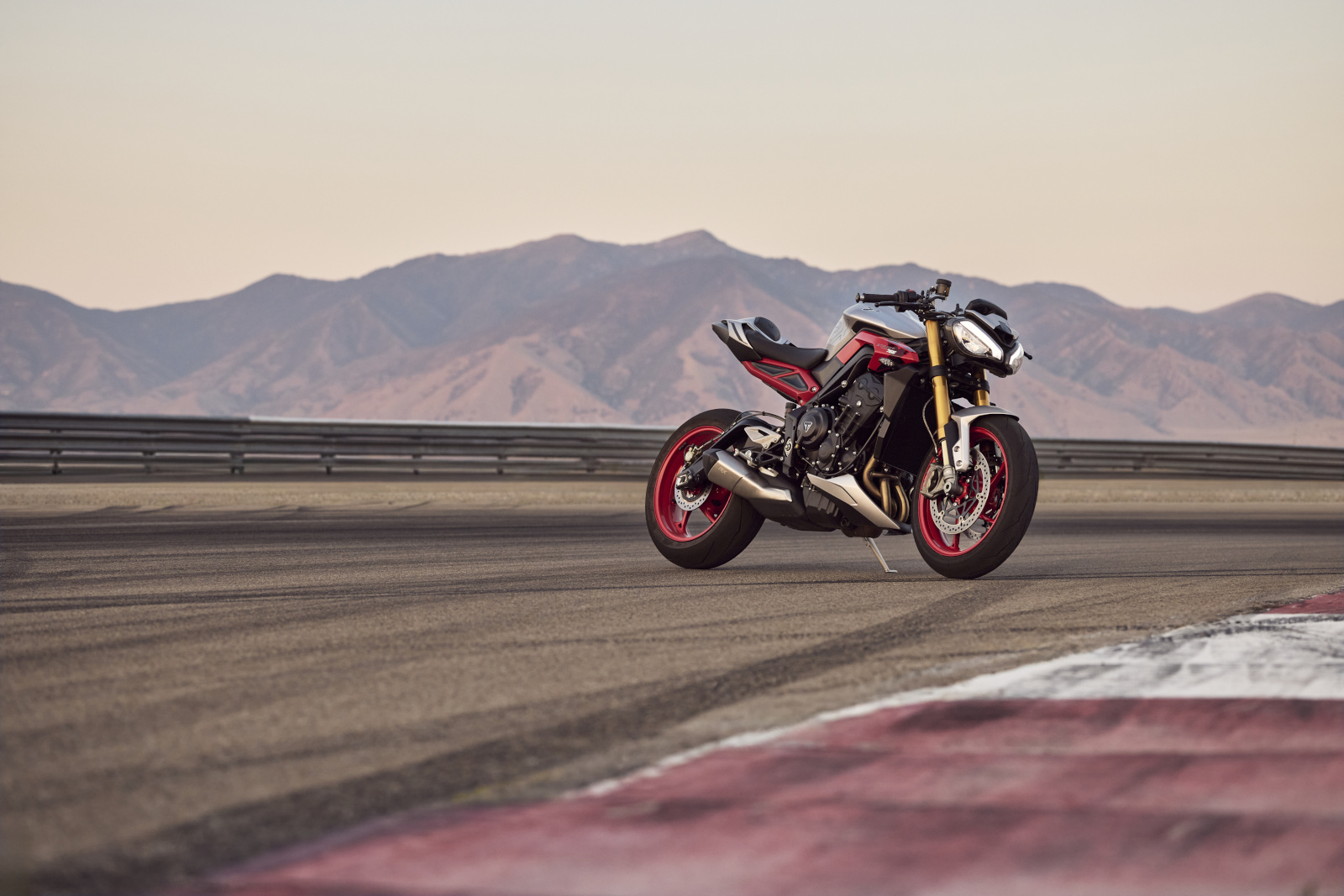 Street Triple 765 RX - Image 2
